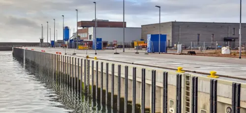 With its exceptionally early permanent water resistance, its high resilience and its wide range of applications, Nafufill GTS-HS rapid – the new concrete replacement from MC-Bauchemie – offers a reliable solution for the repair of concrete structures exposed to fresh, salt and waste water. 