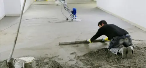 The new fast-hardening cement MC-Floor TurboCem is charac-terised by very good workability, low material consumption levels, high early and final strengths, low shrinkage and minimal stress development. 