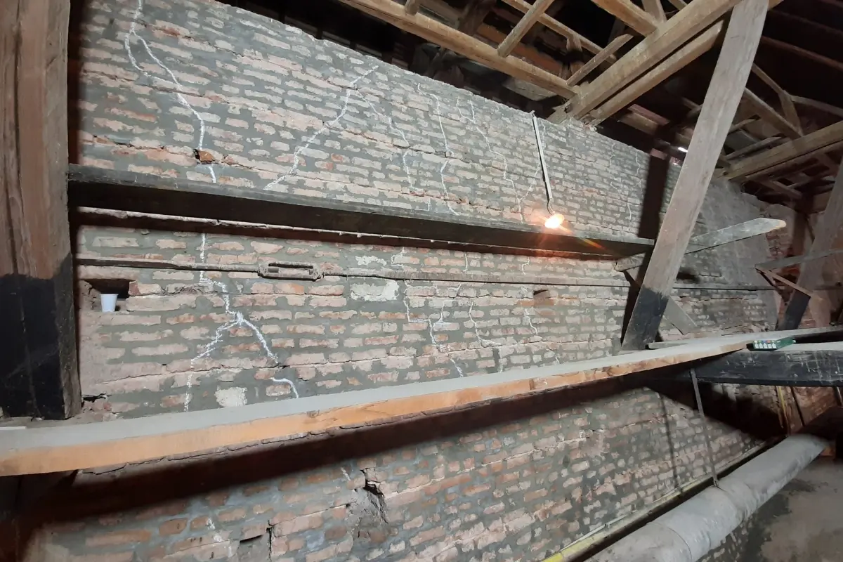 Cracks in the walls could be closed again using MC products.