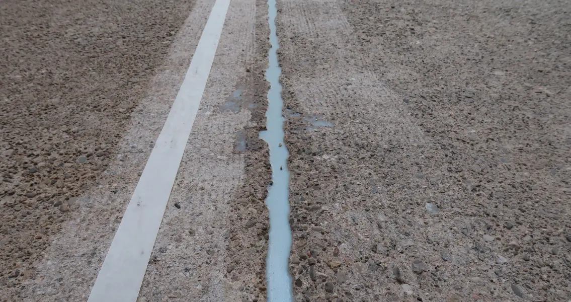 MC's injection technology with the product MC-Injekt GL-95 TX was used for the repair of expansion joints and cracks in both tanks.